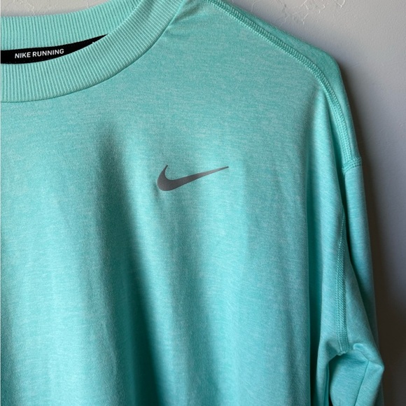 Nike Woman’s Running Long Sleeve Shirt w/ thumb holes - Picture 3 of 5